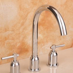 Simple Designed Three Hole Swan Neck Bathtub Faucet