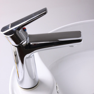 Modern Flat Spout And Handle Center Set Bathroom Faucet