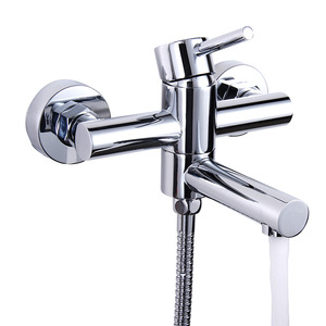 Rotatable Bathtub Faucet Dripping Chrome Finish 