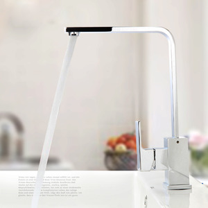 Solid Rotatable Single Handle Brass Kitchen Faucet